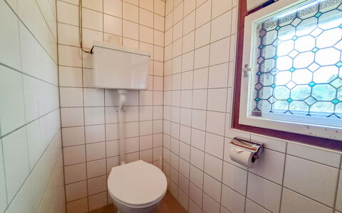 Grafenast: Muur, Badkamer, Loodgieterswerkinrichting, Wc Bril, Flooring, Toilet, Verdieping, Loodgieter, Interieur Ontwerp, Tegel