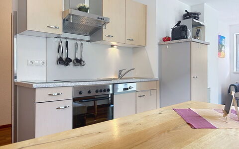 Pettneu am Arlberg 662: Toestel Van De Keuken, Keuken, Countertop, Meubilair, Cabinetry, Major Appliance, Hout, Flooring, Interieur Ontwerp, Fornuis