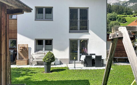 Pettneu am Arlberg 662: Huis, Huis, Woongebied, Verblijf, Dak, Veranda, Balkon, Landgoed, Tuin, Werf