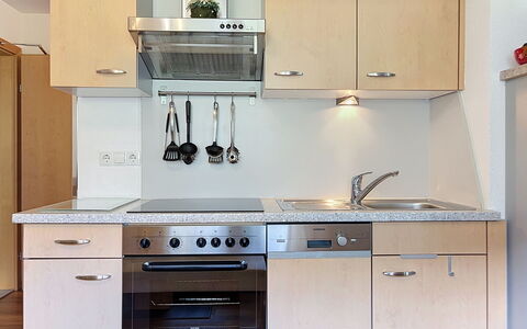 Pettneu am Arlberg 662: Toestel Van De Keuken, Keuken, Cabinetry, Countertop, Major Appliance, Meubilair, Huishoudapparatuur, Fornuis, Hout, Fornuis