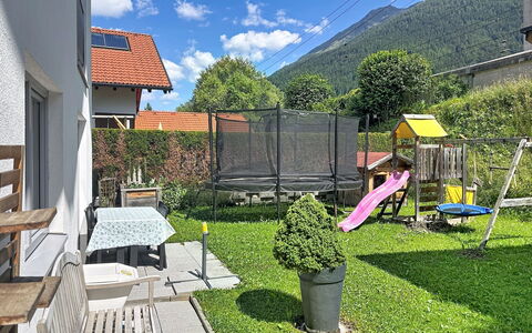 Pettneu am Arlberg 662: Schaduw, Gazon, Tuin, Werf, Buitenmeubels, Backyard, Alpen, Binnenplaats, Kamerplant