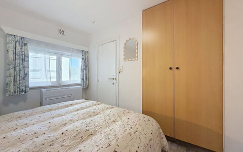Hyacint with Parking: Interieur Ontwerp, Slaapkamer, Bed, Hout, Plafond, Verdieping, Meubilair, Flooring, Kamer, Laken