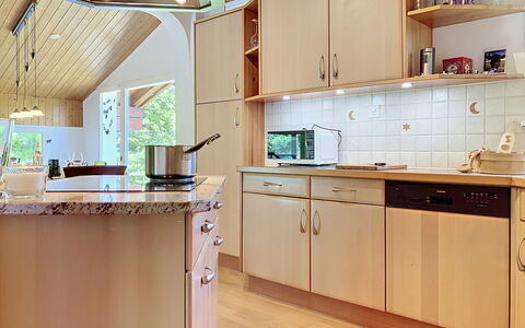 Les Paccots 603: Countertop, Keuken, Interieur Ontwerp, Flooring, Toestel Van De Keuken, Hout, Meubilair, Cabinetry, Verdieping, Plafond