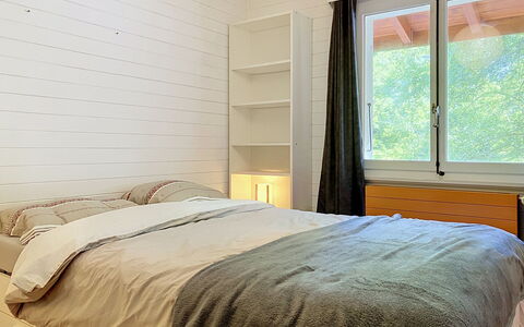 Chalet Chaudoudoux: Bed, Meubilair, Slaapkamer, Bedding, Laken, Interieur Ontwerp, Hout, Flooring, Verdieping, Plafond