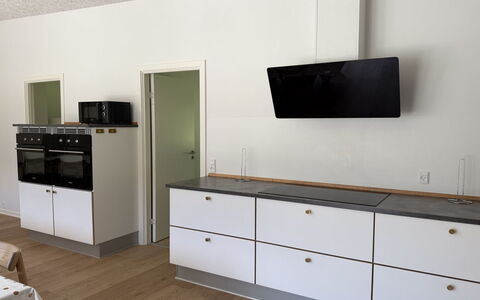 Adisl - 800M from the Sea: Flooring, Verdieping, Cabinetry, Interieur Ontwerp, Keuken, Countertop, Lade, Plafond, Kast, Toestel Van De Keuken