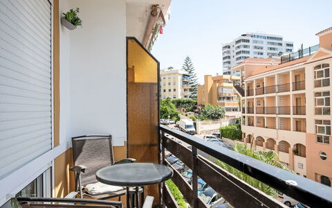 Las Naciones: Appartement, Balkon, Stedelijk Ontwerp, Condominium, Leuning, Hotel