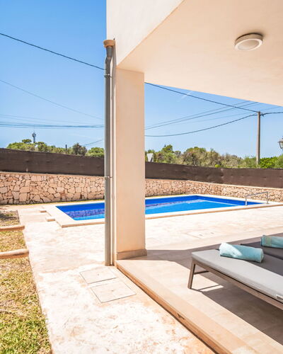 Garlanda: Zwembad, Flooring, Verdieping, Samengesteld Materiaal, Schaduw, Toevlucht, Eco Hotel, Landgoed, Buitenmeubels, Flagstone