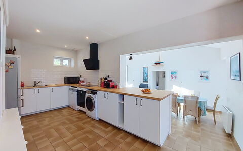 Villa la Coquille: Flooring, Keuken, Verdieping, Major Appliance, Countertop, Interieur Ontwerp, Plafond, Toestel Van De Keuken, Cabinetry, Kamer