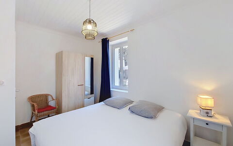 Villa la Coquille: Bed, Slaapkamer, Muur, Meubilair, Interieur Ontwerp, Verdieping, Hout, Flooring, Laken, Plafond