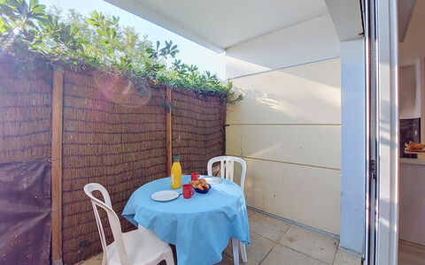 Confort, Piscine et Plage: Buitenmeubels, Schaduw, Stoel, Werf, Beits, Buitentafel, Backyard, Kamerplant, Daylighting, Balkon
