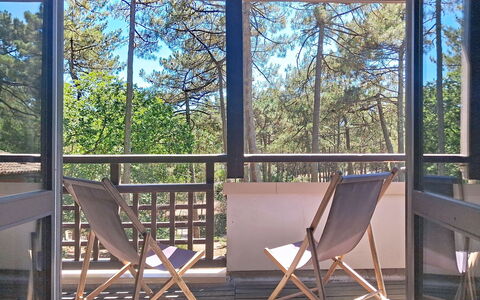 Les 3 Voiles: Hout, Meubilair, Stoel, Veranda, Buitenmeubels, Schaduw, Glas, Dek, Hardwood, Balkon