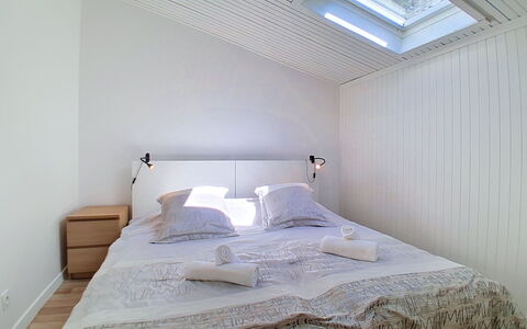 Les 3 Voiles: Interieur Ontwerp, Verdieping, Slaapkamer, Flooring, Bed, Hout, Plafond, Meubilair, Textiel, Laken