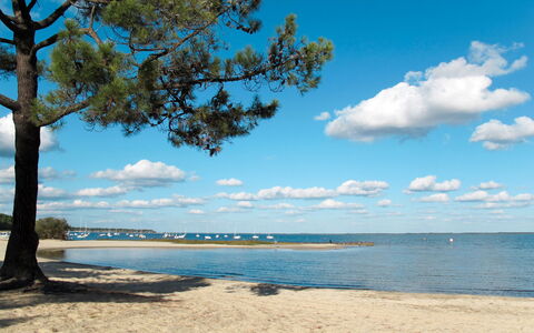 Les 3 Voiles: Blauw, Lucht, Water, Zwemwater, Natuurlijke Omgeving, Strand, Kust, Horizon, Kust En Oceanic Landvormen, Zand