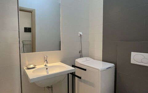 Volme: Badkamer, Loodgieterswerkinrichting, Flooring, Interieur Ontwerp, Wastafel In De Badkamer, Verdieping, Muur, Wastafel, Wc Bril, Toilet