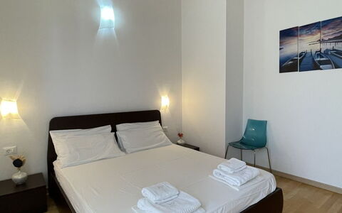 Volme: Bed, Verdieping, Interieur Ontwerp, Flooring, Slaapkamer, Hout, Meubilair, Plafond, Kamer, Laken