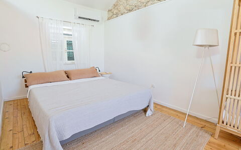 Marina: Verdieping, Flooring, Interieur Ontwerp, Bed, Muur, Slaapkamer, Meubilair, Hout, Plafond, Textiel