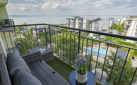 Silver: Appartement, Woongebied, Stedelijk Ontwerp, Condominium, Balkon, Toevlucht, Schaduw, Hotel, Badplaats