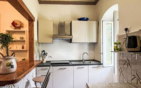 Enrico: Meubilair, Keuken, Interieur Ontwerp, Toestel Van De Keuken, Countertop, Major Appliance, Flooring, Hout, Plafond, Cabinetry