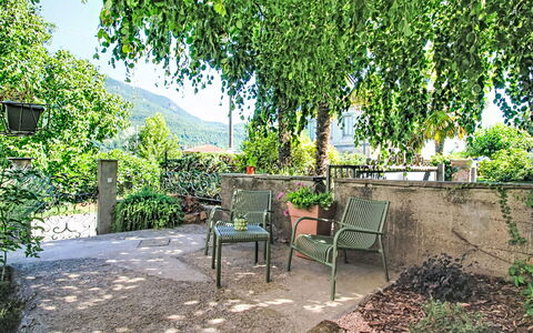 Boscolago: Vegetation, De Lente, Buitenmeubels, Buitentafel, Schaduw, Tuin, Bloempot, Stoel, Werf, Kamerplant
