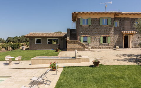 Lago di Vico 629: Huis, Dak, Landgoed, Verblijf, Boerderij, Gazon, Tuin, Backyard, Werf, Villa