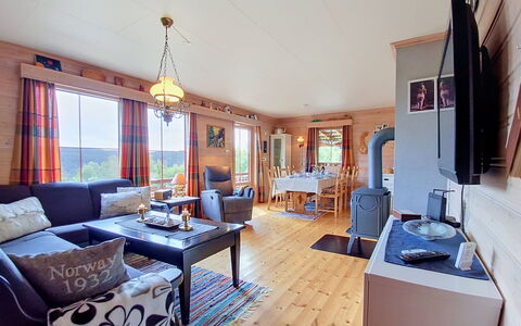 Bjørnbu: Meubilair, Hout, Interieur Ontwerp, Flooring, Plafond, Verdieping, Kamer, Stoel, Woonkamer, Huis