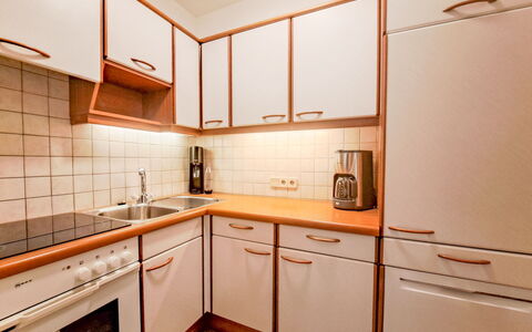 Auffach 606: Keuken, Hout, Countertop, Interieur Ontwerp, Flooring, Major Appliance, Cabinetry, Toestel Van De Keuken, Verdieping, Wastafel