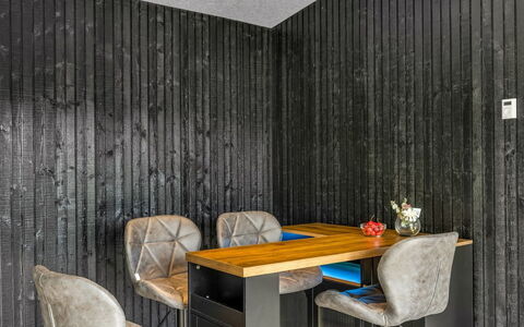 Lillesol - 1.3Km from the Sea: Meubilair, Interieur Ontwerp, Stoel, Buitenmeubels, Natuurlijk Materiaal, Schaduw, Buitentafel, Ontwerp, Restaurant, Keuken En Eettafel