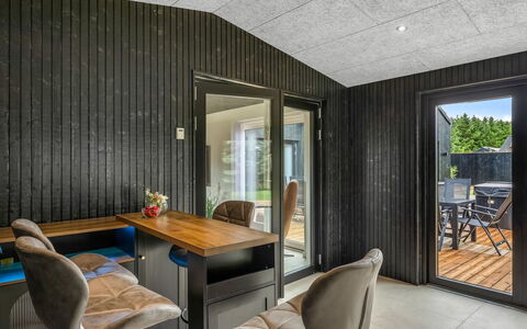 Lillesol - 1.3Km from the Sea: Meubilair, Interieur Ontwerp, Stoel, Buitenmeubels, Natuurlijk Materiaal, Schaduw, Buitentafel, Ontwerp, Restaurant, Keuken En Eettafel