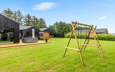 Lillesol - 1.3Km from the Sea: Meubilair, Interieur Ontwerp, Stoel, Buitenmeubels, Natuurlijk Materiaal, Schaduw, Buitentafel, Ontwerp, Restaurant, Keuken En Eettafel