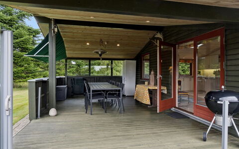 Bindslev 635: Meubilair, Interieur Ontwerp, Stoel, Buitenmeubels, Natuurlijk Materiaal, Schaduw, Buitentafel, Ontwerp, Restaurant, Keuken En Eettafel