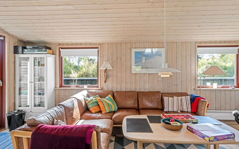 Christiern - 600M from the Sea: Hout, Interieur Ontwerp, Plafond, Meubilair, Flooring, Huis, Verdieping, Kamer, Hardwood, Woonkamer
