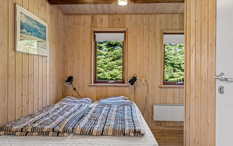 Christiern - 600M from the Sea: Hout, Slaapkamer, Verdieping, Flooring, Bed, Interieur Ontwerp, Huis, Hardwood, Beits, Laken