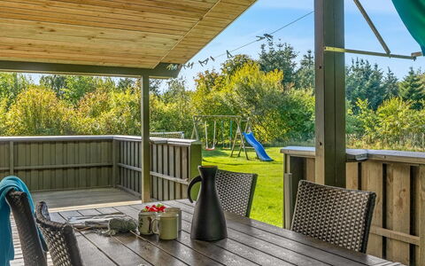 Christiern - 600M from the Sea: Hout, Veranda, Meubilair, Schaduw, Dek, Beits, Hardwood, Plafond, Verblijf, Plank