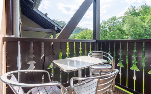 Ax-Les-Thermes 602: Meubilair, Interieur Ontwerp, Stoel, Buitenmeubels, Natuurlijk Materiaal, Schaduw, Buitentafel, Ontwerp, Restaurant, Keuken En Eettafel