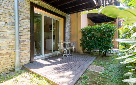 Ax-Les-Thermes 603: Deur, Schaduw, Veranda, Home Deur, Tuin, Backyard, Beits, Hardwood, Landscaping, Werf