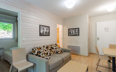 Ax-Les-Thermes 603: Interieur Ontwerp, Flooring, Meubilair, Hout, Verdieping, Kamer, Plafond, Bankstel, Woonkamer, Huis