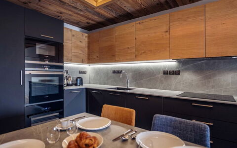 La Rosière 620: Keuken, Countertop, Hout, Flooring, Interieur Ontwerp, Plafond, Toestel Van De Keuken, Cabinetry, Verdieping, Huishoudapparatuur