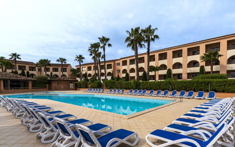Bravone 610: Toevlucht, Zwembad, Buitenmeubels, Hacienda, Hotel, Schaduw, Eco Hotel, Landgoed, Villa