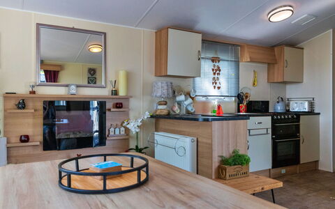 Seascape: Hout, Meubilair, Interieur Ontwerp, Flooring, Verdieping, Countertop, Keuken, Cabinetry, Kamer, Beits