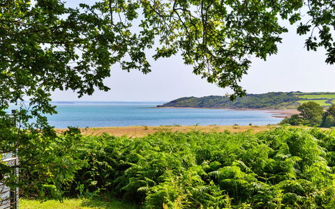 Seascape: Blauw, Water, Groen, Zwemwater, Vegetation, Natuurlijk Landschap, Kust, Horizon, Zomer, Kust En Oceanic Landvormen