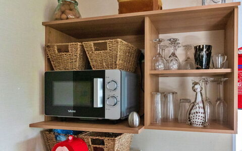 Seascape: Stellingen, Plank, Tableware, Meubilair, Keuken, Serveware, Kamer, Beits, Kast