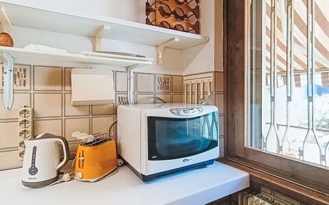 Locanda dei Nonni: Hout, Interieur Ontwerp, Toestel Van De Keuken, Major Appliance, Keuken, Huishoudapparatuur, Small Appliance, Kamer, Countertop, Cabinetry
