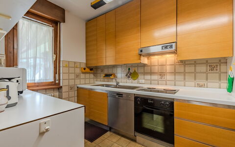 Locanda dei Nonni: Keuken, Countertop, Toestel Van De Keuken, Major Appliance, Flooring, Hout, Cabinetry, Gootsteen, Interieur Ontwerp, Verdieping