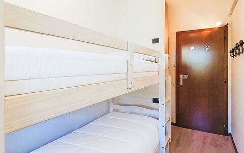 Locanda dei Nonni: Hout, Bed, Verdieping, Flooring, Slaapkamer, Interieur Ontwerp, Bed Frame, Houten Vloer, Laken, Bedding