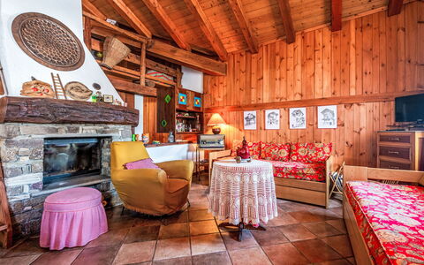 Les Combes 6: Hout, Huis, Verblijf, Blokhut, Toevlucht, Beits, Hardwood, Boerderij, Woonkamer, Timmerhout