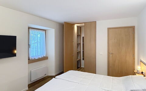Ca' Alma Dolomia: Interieur Ontwerp, Flooring, Hout, Verdieping, Plafond, Kamer, Bed, Verlichting, Slaapkamer, Meubilair
