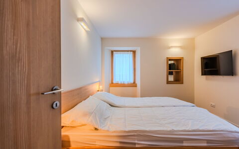 Ca' Alma Dolomia: Interieur Ontwerp, Muur, Flooring, Verdieping, Hout, Bed, Plafond, Slaapkamer, Kamer, Verlichting