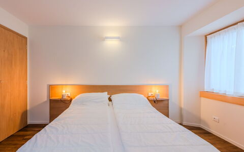 Ca' Alma Dolomia: Interieur Ontwerp, Flooring, Muur, Verdieping, Bed, Hout, Plafond, Slaapkamer, Meubilair, Kamer
