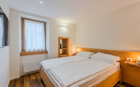 Ca' Alma Dolomia: Hout, Slaapkamer, Interieur Ontwerp, Bed, Bed Frame, Laken, Verdieping, Bedding, Flooring, Plafond