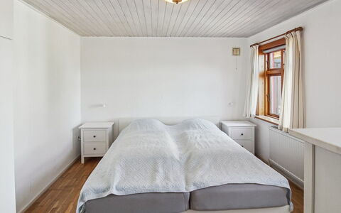 Helge - 10Km from the Sea: Bed, Slaapkamer, Muur, Bedding, Interieur Ontwerp, Laken, Verdieping, Hout, Plafond, Flooring